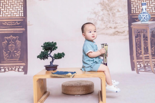 嘉峪关宝宝眼睛肿是什么原因
